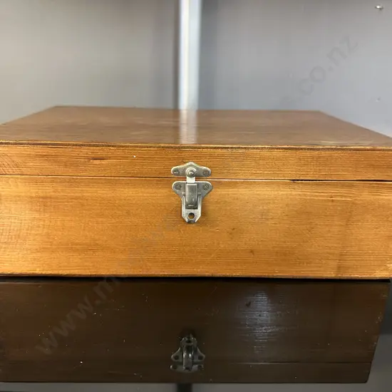 Vintage Wooden Partitioned Felted Compartments Jewellery/Storage Box H11,W33,D23cm. 