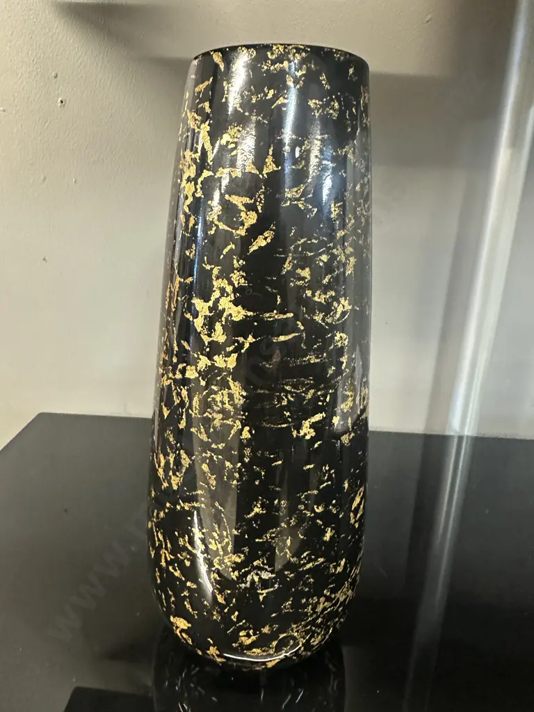 Black & Gold Lacquer Vase. H29cm Image 1++