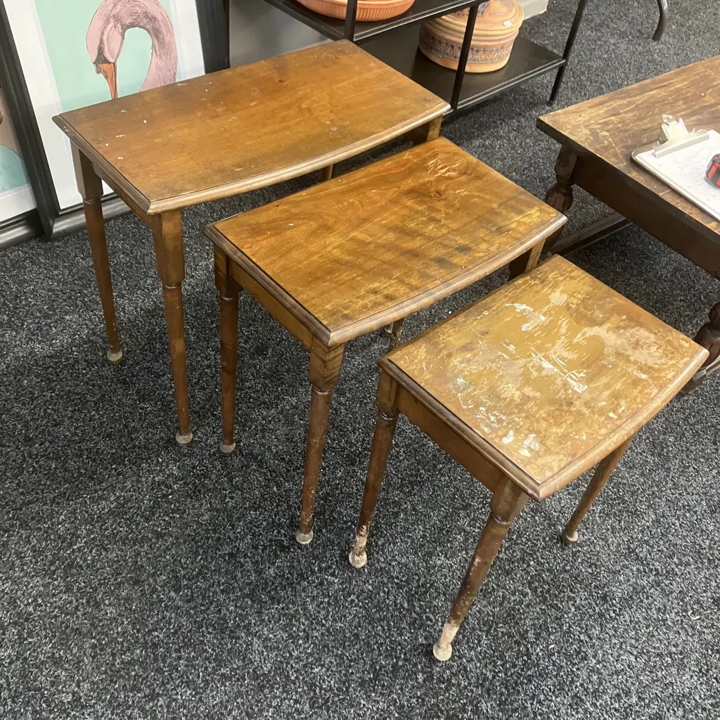 Nest of Three Mahogany Tables With Fine Cabriole Legs. H49.5 W53.5 D31.5cm Image 1++