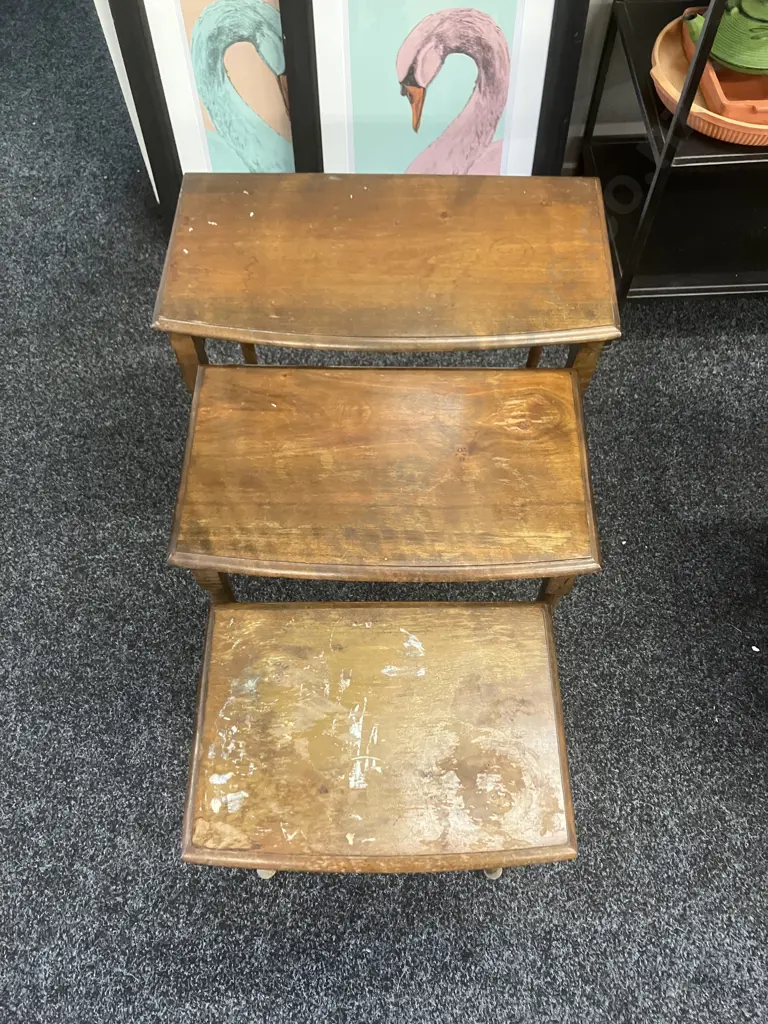 Nest of Three Mahogany Tables With Fine Cabriole Legs. H49.5 W53.5 D31.5cm Image 1++
