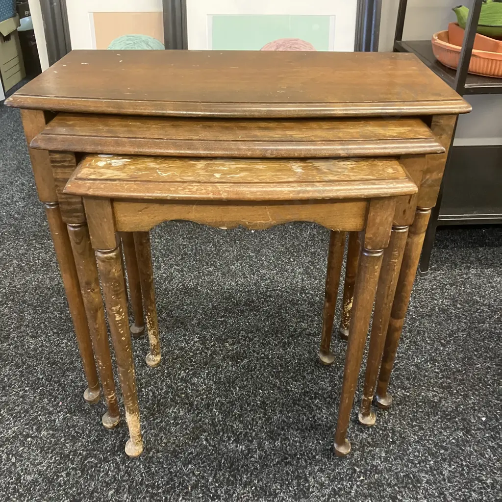 Nest of Three Mahogany Tables With Fine Cabriole Legs. H49.5 W53.5 D31.5cm Image 1++