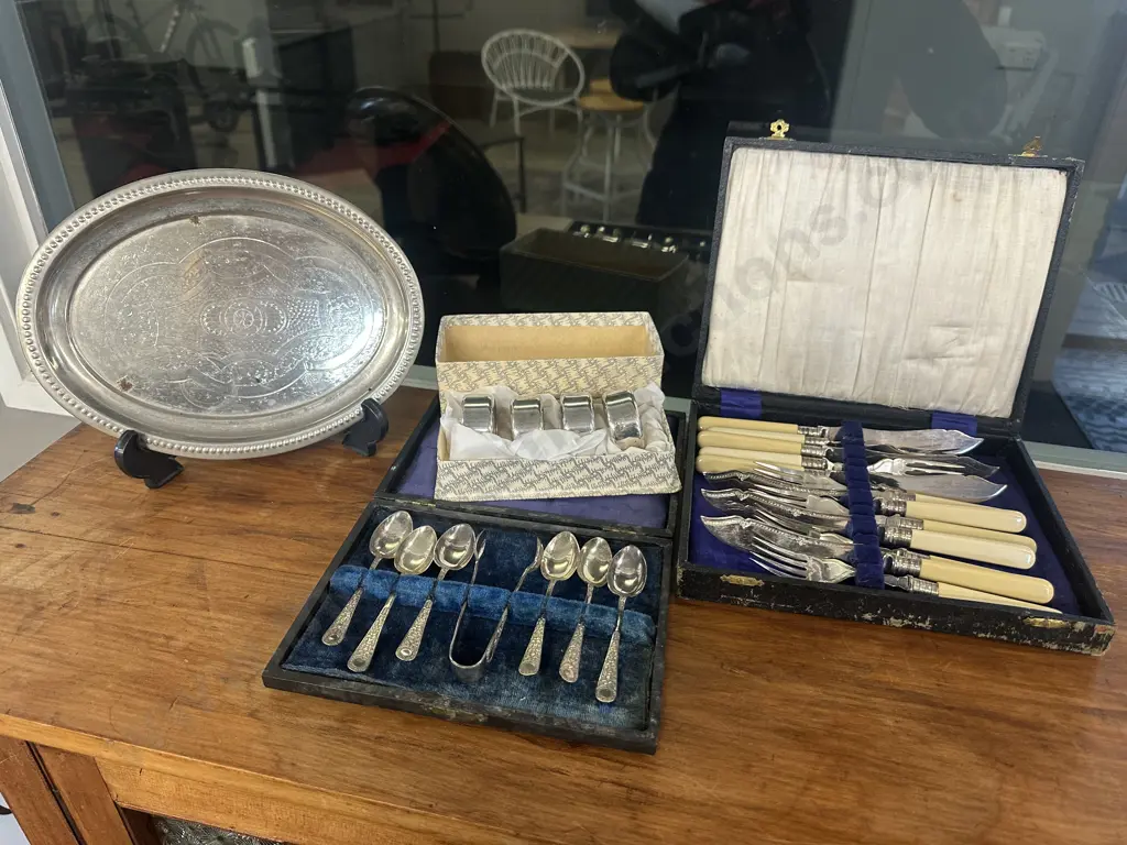 Selection of Fish Cutlery Set, Napkin Rings Etc Image 1++
