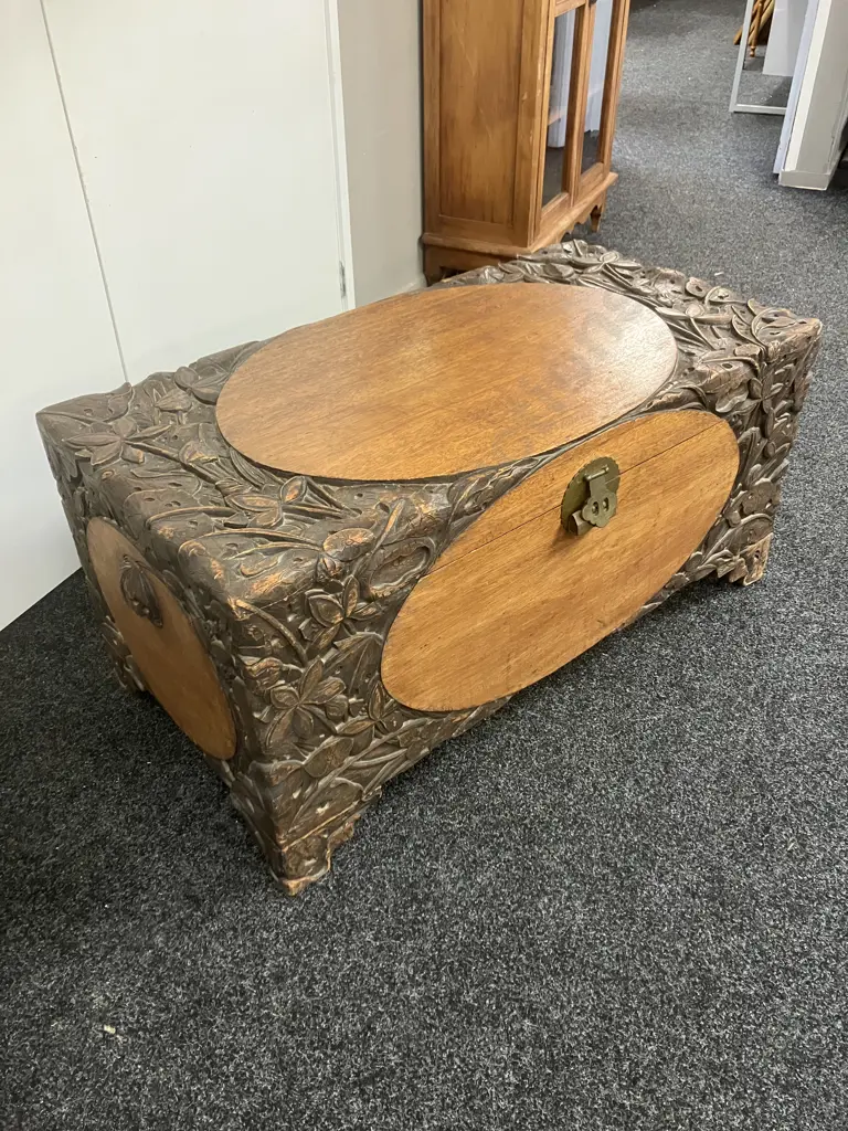 Large Vintage Chinese Carved Chest / Camphorwood Linen Trunk - Art Dec 1930s? With Sliding Pin Lock But No Key Image 1++