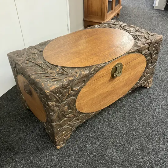 Large Vintage Chinese Carved Chest / Camphorwood Linen Trunk - Art Dec 1930s? With Sliding Pin Lock But No Key