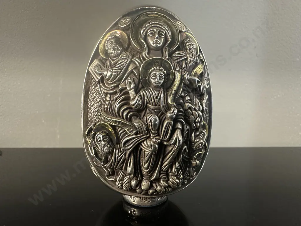Sculpture In 995 Silver With Hallmarks Egg Shape With 2 Scenes - Virgin Mary With Jesus / St George On His Horse. H8cm Image 1++