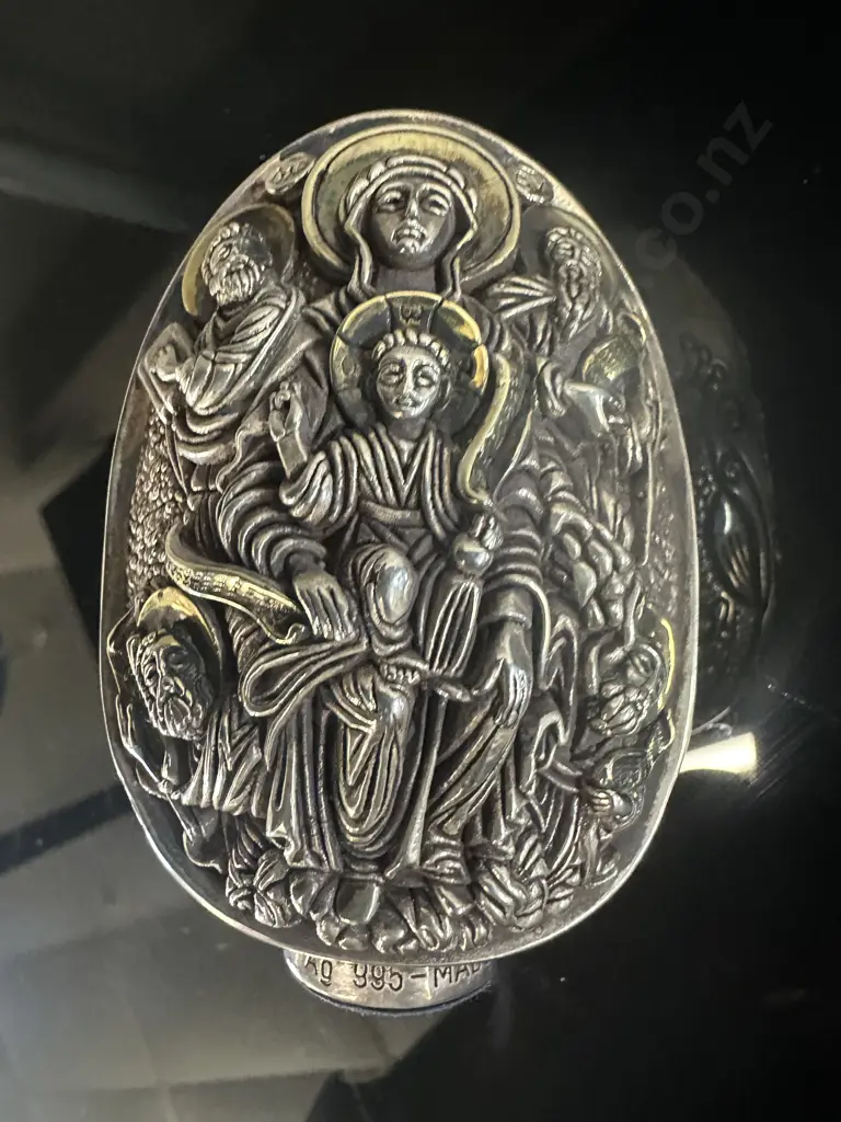 Sculpture In 995 Silver With Hallmarks Egg Shape With 2 Scenes - Virgin Mary With Jesus / St George On His Horse. H8cm Image 1++
