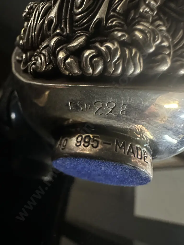 Sculpture In 995 Silver With Hallmarks Egg Shape With 2 Scenes - Virgin Mary With Jesus / St George On His Horse. H8cm Image 1++