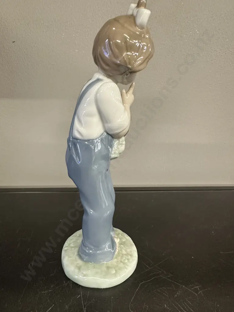 Vintage Spanish Nao Hush Girl With Doll Figurine H19cm. Image 1++