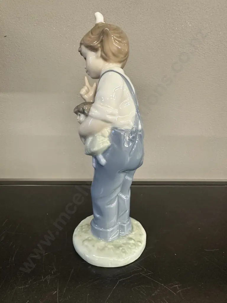 Vintage Spanish Nao Hush Girl With Doll Figurine H19cm. Image 1++