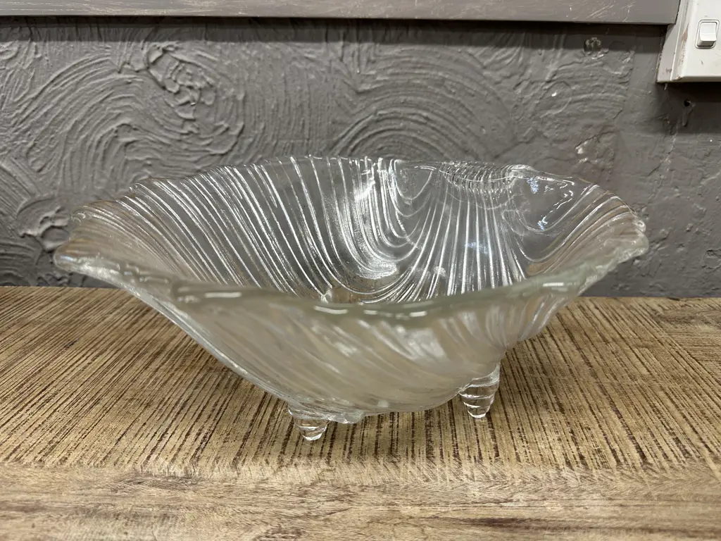 Vintage Footed ConchShell Clear Textured Bowl H13,W28,D29cm Image 1++