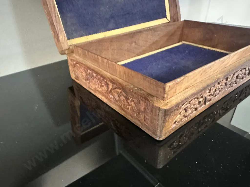 Vintage Wooden Carved Trinket Box Intricate Floral Design H7.5,W30,D20cm. Image 1++