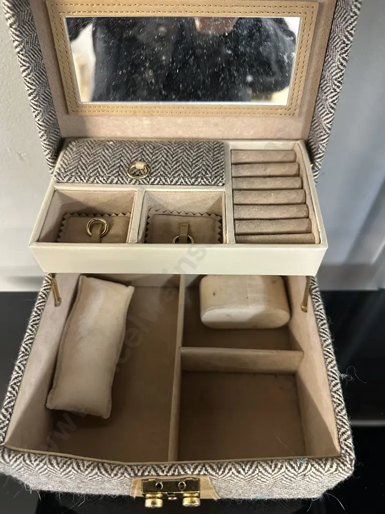Vintage Tweed Style Jewellery Case H15,W18.5,D17cm. Image 1++