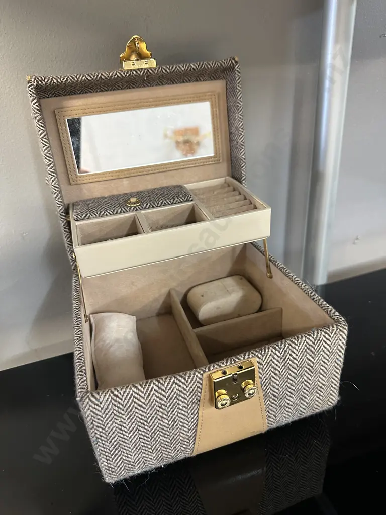 Vintage Tweed Style Jewellery Case H15,W18.5,D17cm. Image 1++