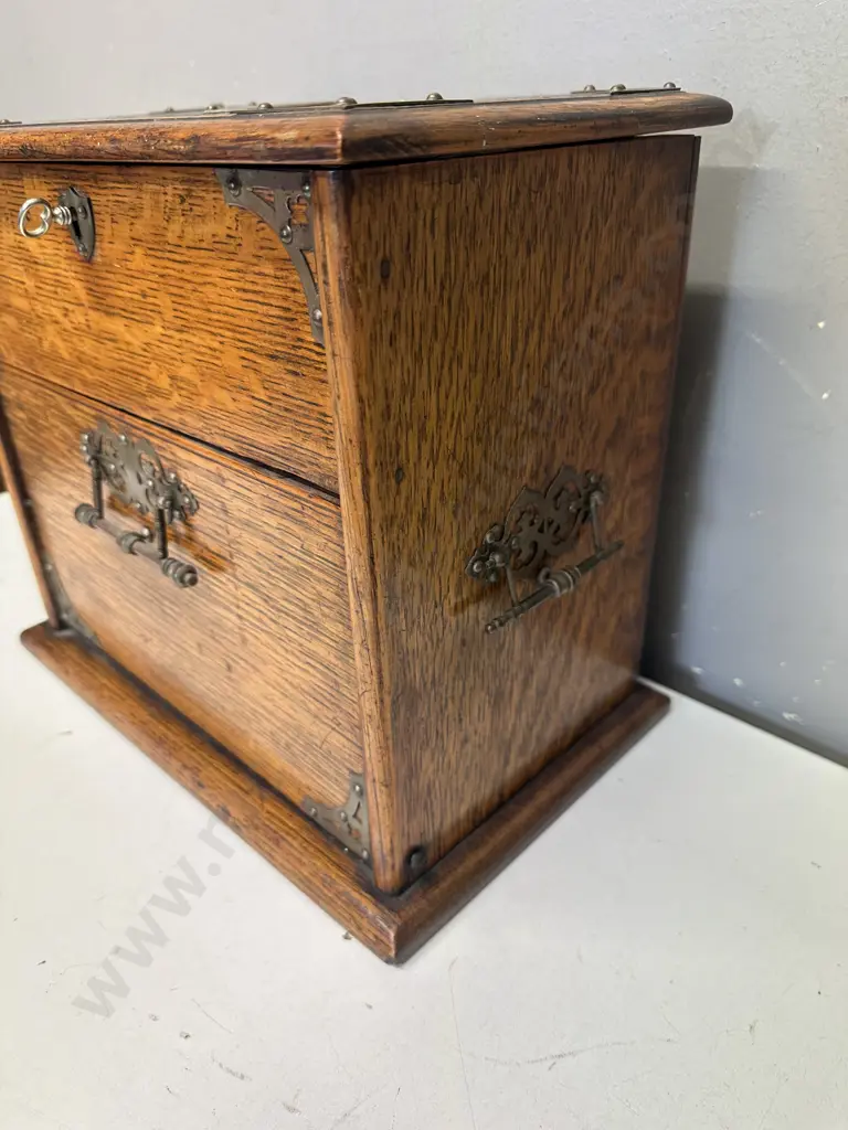 Antique Oak Collectors Cabinet Chest H28,W32.5,D20cm. Image 1++