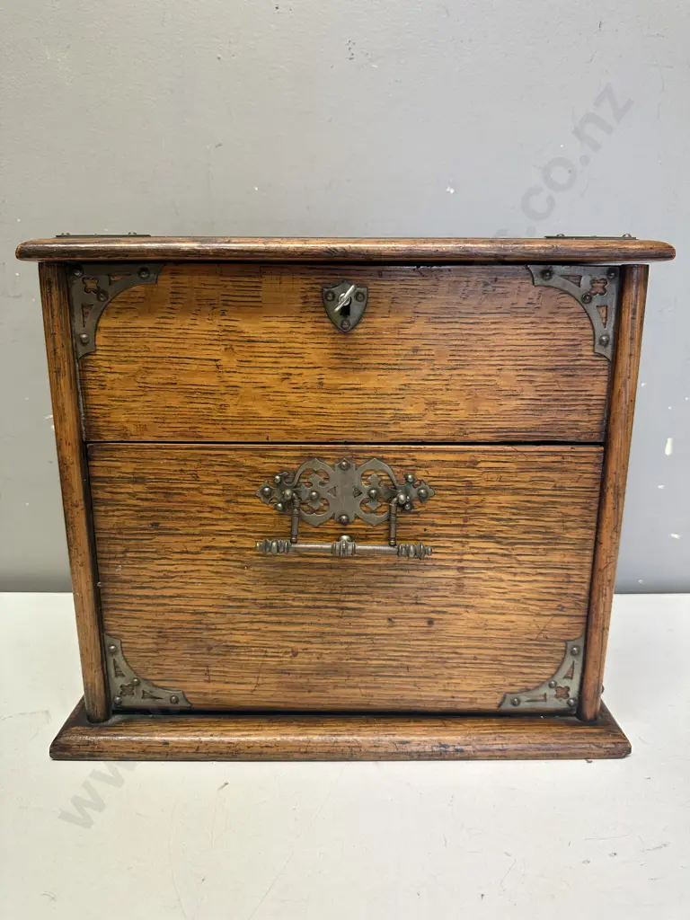 Antique Oak Collectors Cabinet Chest H28,W32.5,D20cm. Image 1++
