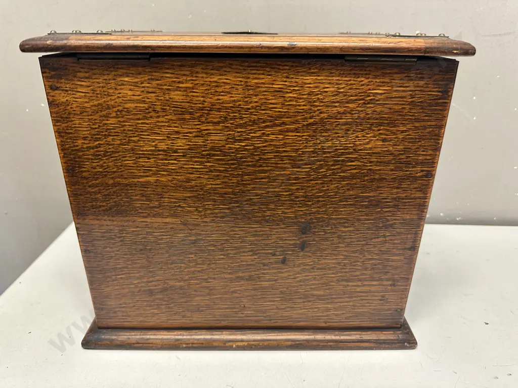 Antique Oak Collectors Cabinet Chest H28,W32.5,D20cm. Image 1++