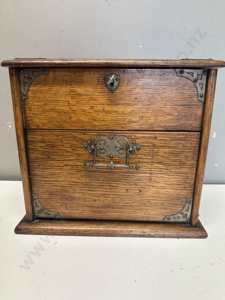 Antique Oak Collectors Cabinet Chest H28,W32.5,D20cm. Image 1++