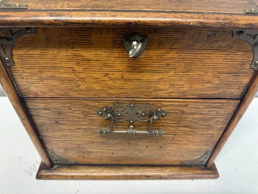 Antique Oak Collectors Cabinet Chest H28,W32.5,D20cm. Image 1++