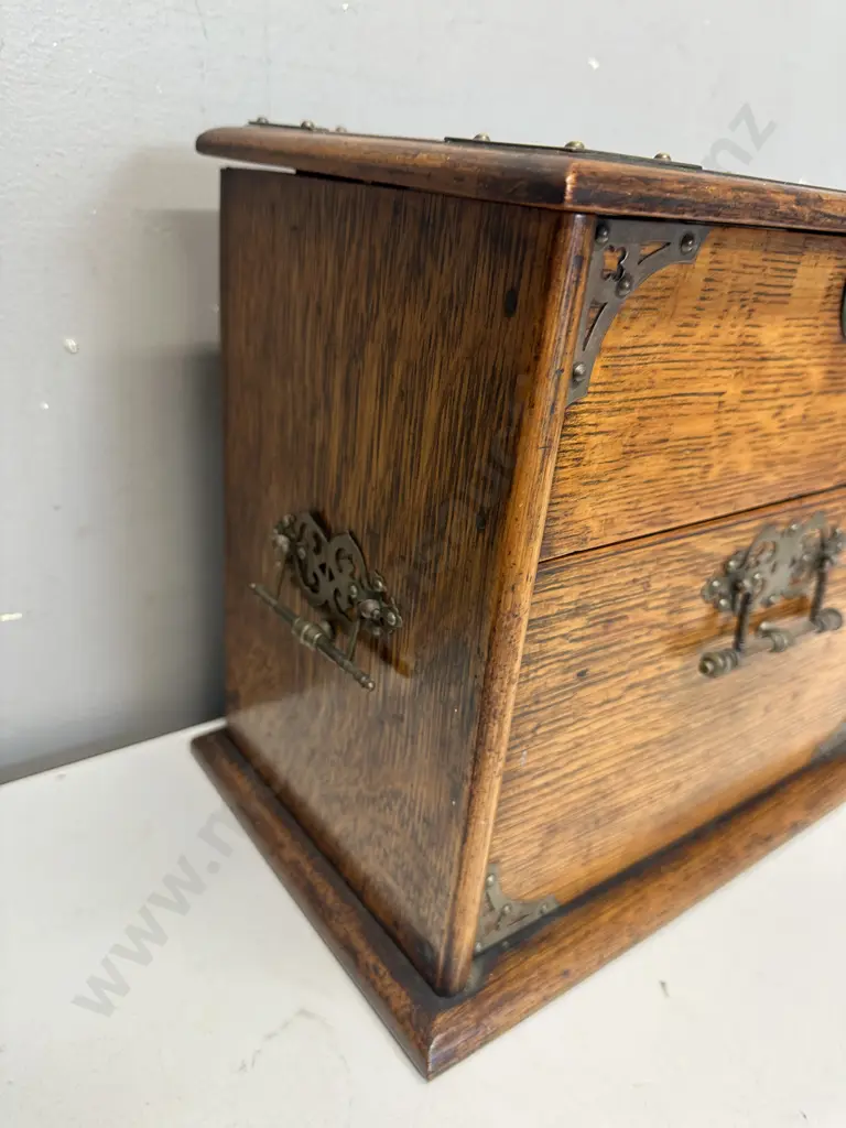Antique Oak Collectors Cabinet Chest H28,W32.5,D20cm. Image 1++