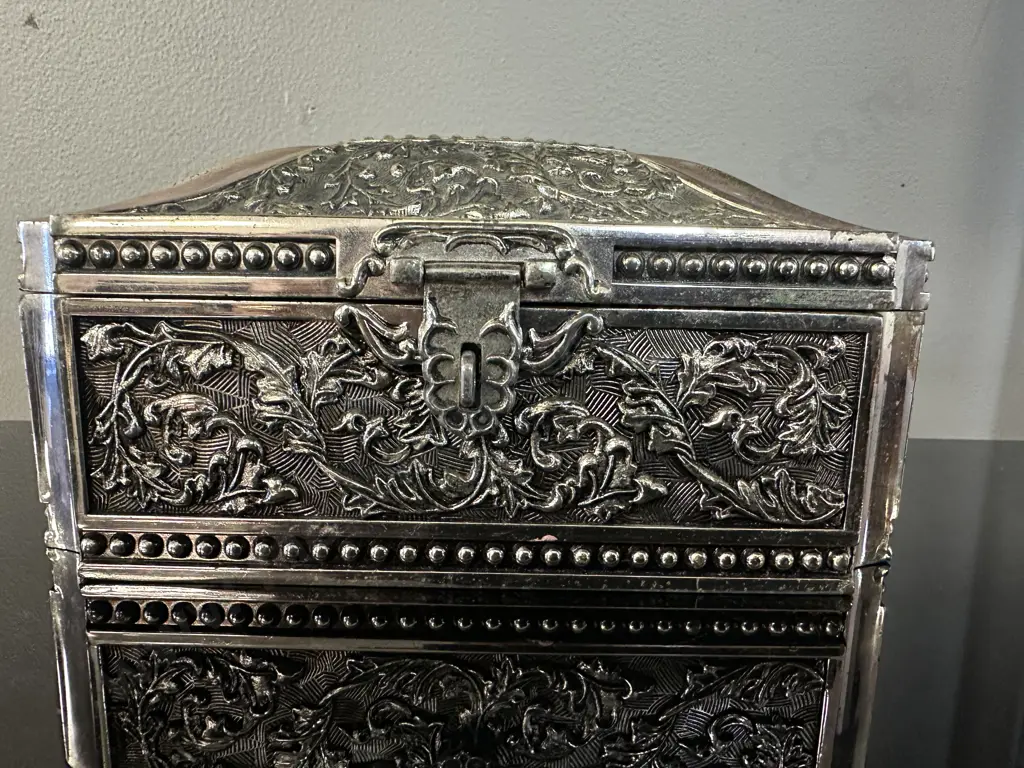 Vintage Metal Ornate Lined Jewellery Case H9,W18,D11cm. Image 1++