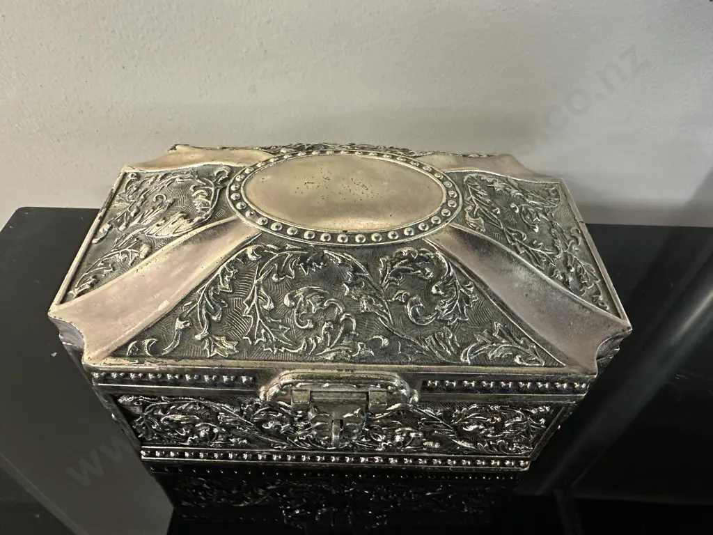 Vintage Metal Ornate Lined Jewellery Case H9,W18,D11cm. Image 1++