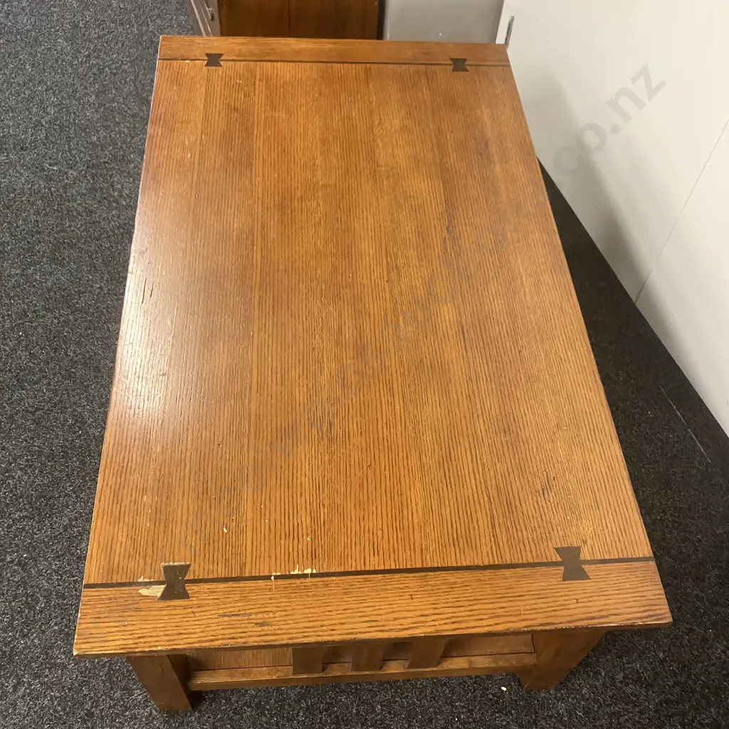 Large Oak Coffee Table With 2 Drawers & Undershelf, Black Wrought Handles, Inlaid Detail On Top. H47 W122 D71cm Image 1++