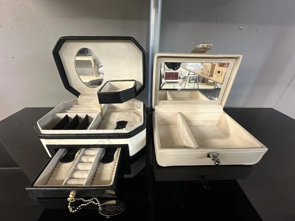 Jewellery Boxes Including Leathersmith Of London Image 1++