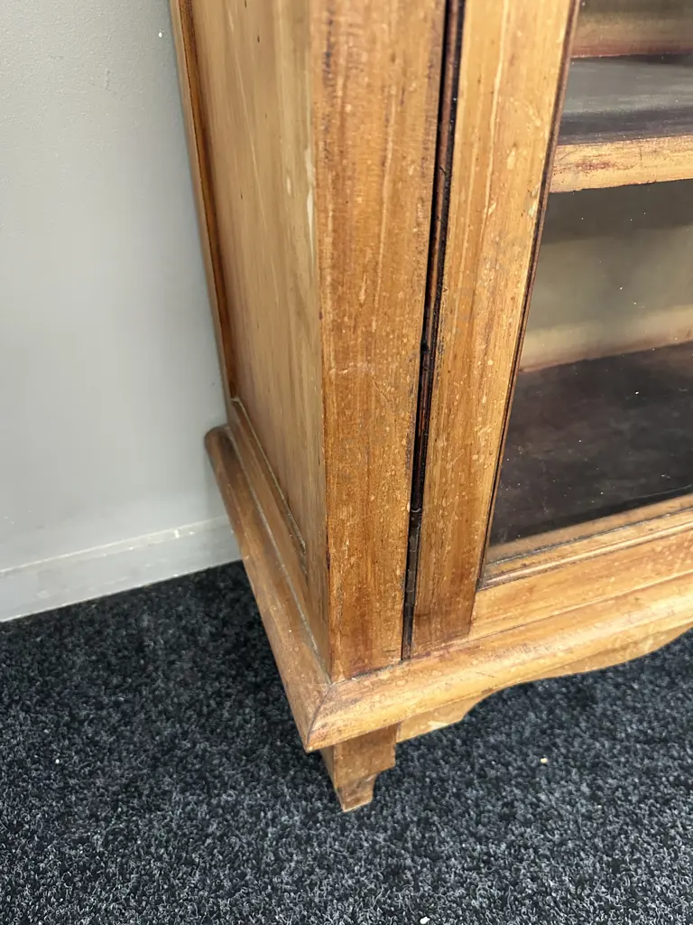 Colonial Glazed Double Door Bookcase With Antique Star Pattern Glass Panels. H109 W90 D37.5cm Image 1++