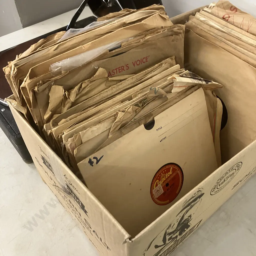 1930s HMV (His Masters Voice) Portable Gramophone Model 102 E With Box Lot of Assorted 78s Image 1++