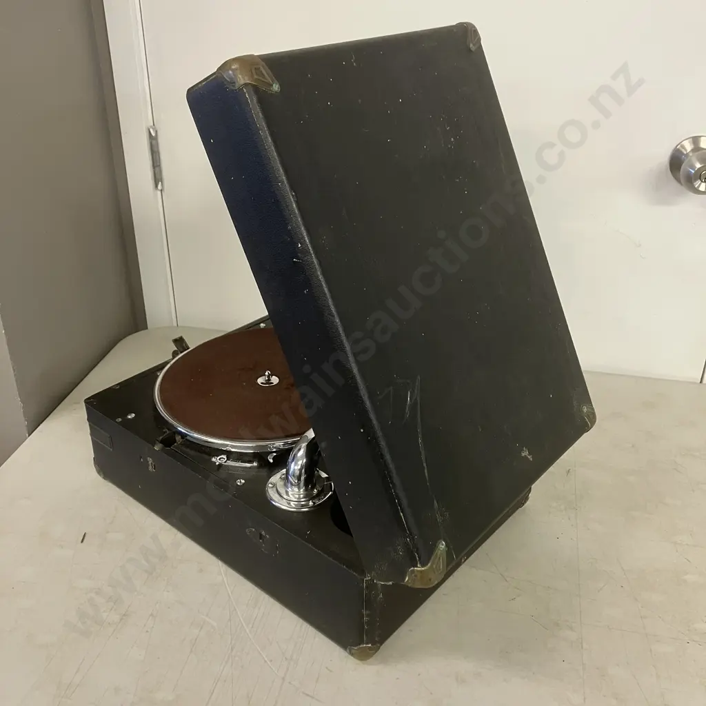 1930s HMV (His Masters Voice) Portable Gramophone Model 102 E With Box Lot of Assorted 78s Image 1++