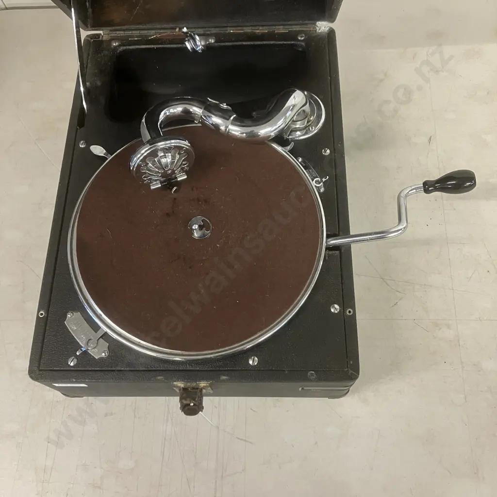 1930s HMV (His Masters Voice) Portable Gramophone Model 102 E With Box Lot of Assorted 78s Image 1++