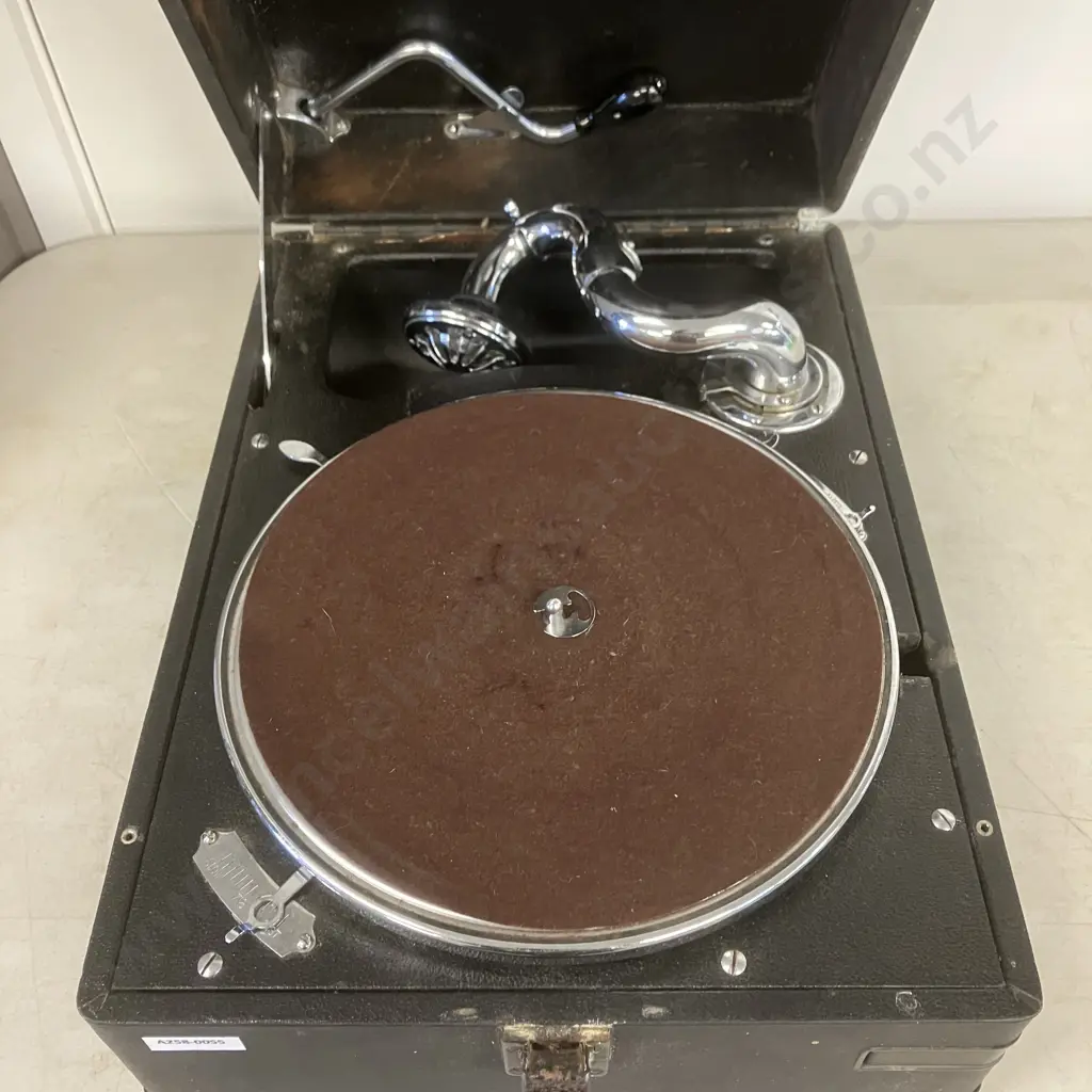 1930s HMV (His Masters Voice) Portable Gramophone Model 102 E With Box Lot of Assorted 78s Image 1++
