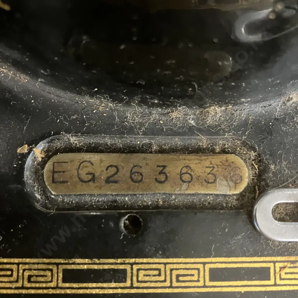Vintage 1950's SINGER Sewing Machine #EG 263.636, Blue Badge, Centennial Edition - Great Britain, Bentwood Case With Key Image 1++