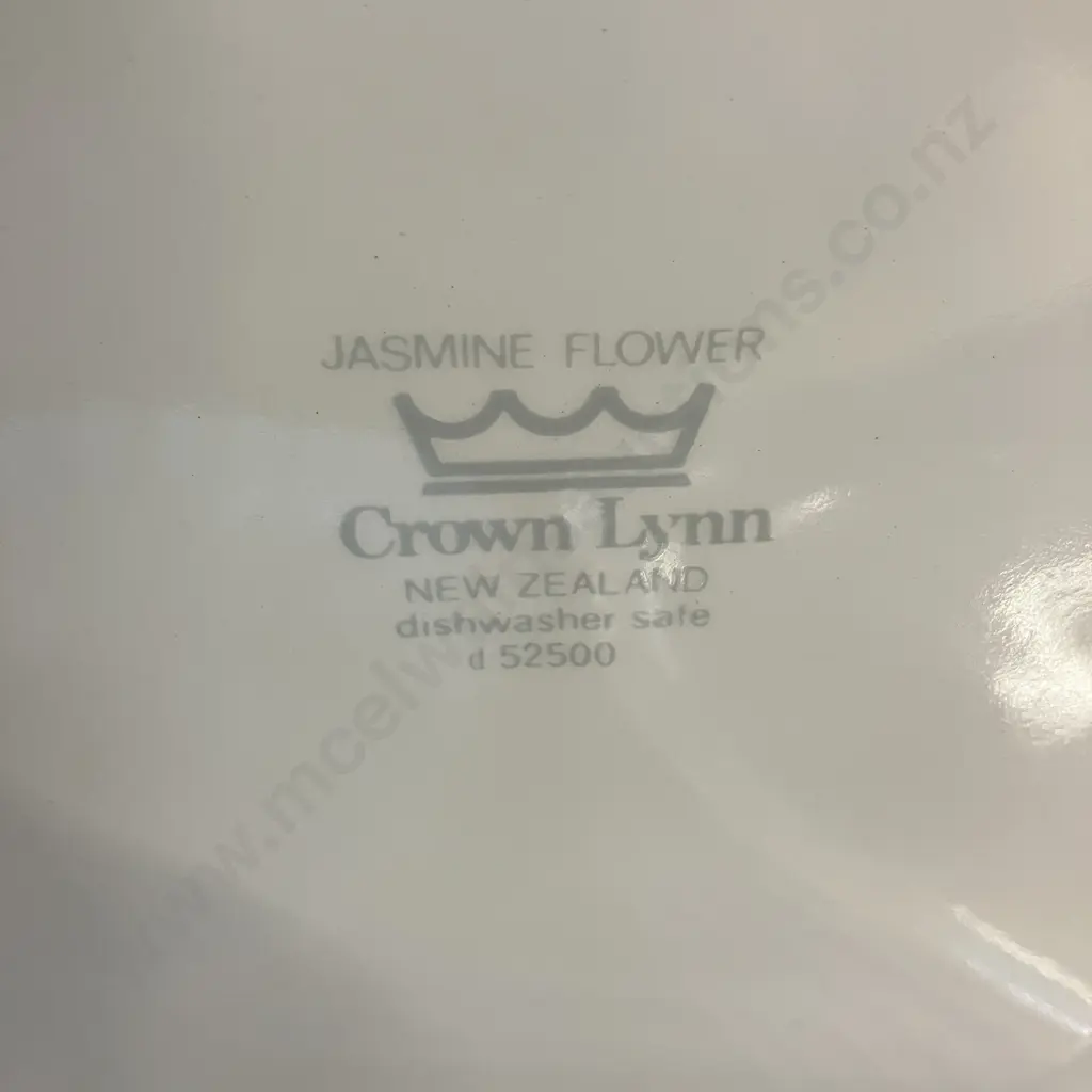 Vintage Collectable Crown Lynn Jasmine Ovenware Flan Dish With Six Jasmine Flower 26cm Dinner Plates. (1988 - 1989) Image 1++