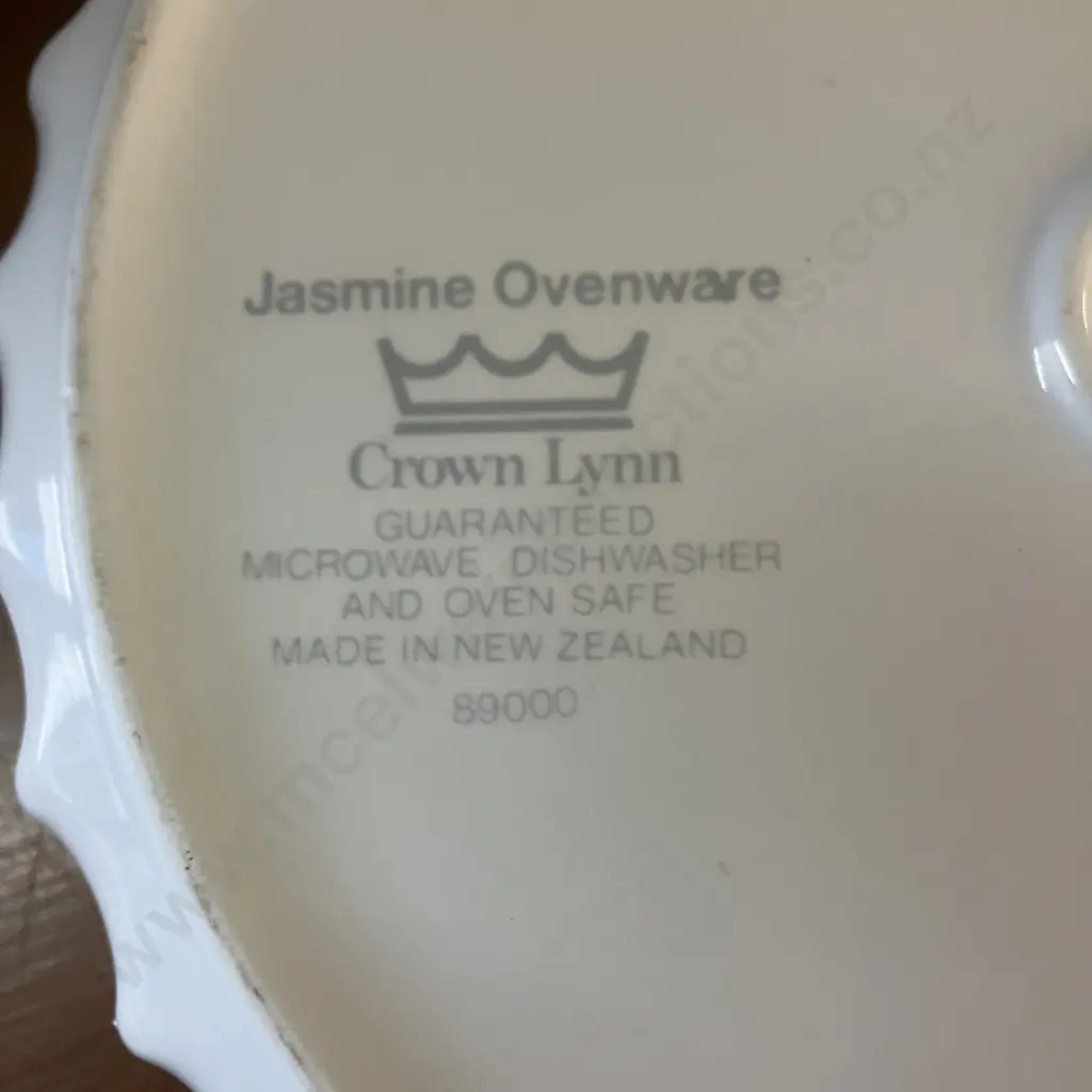 Vintage Collectable Crown Lynn Jasmine Ovenware Flan Dish With Six Jasmine Flower 26cm Dinner Plates. (1988 - 1989) Image 1++