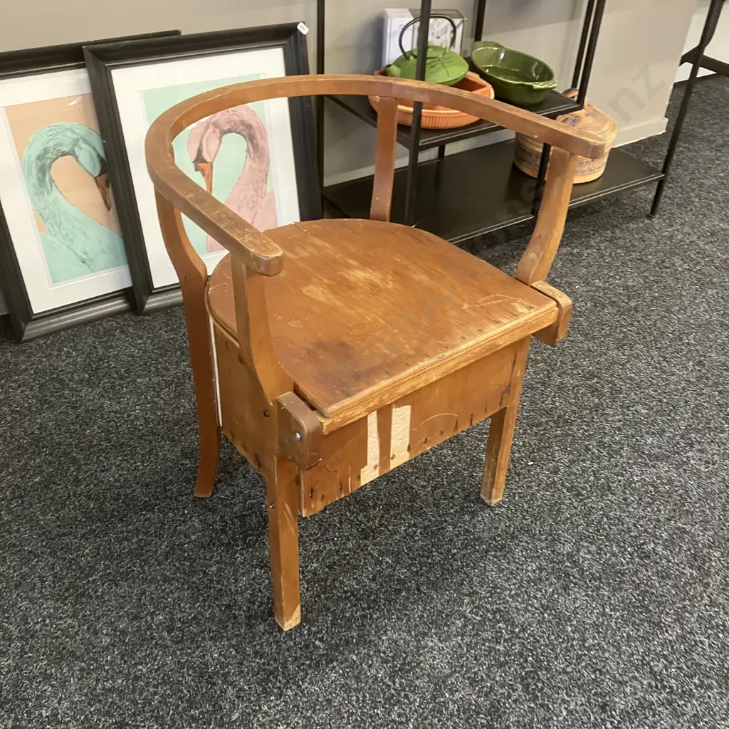 Vintage Wooden Commode With Mellor, Taylor & Co Chamber Pot. H67 W54 D49cm Image 1++