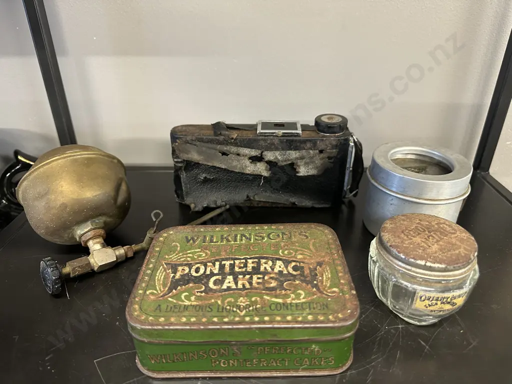 Selection Of Vintage Items Including Camera, Brassware, Buttons Etc Image 1++