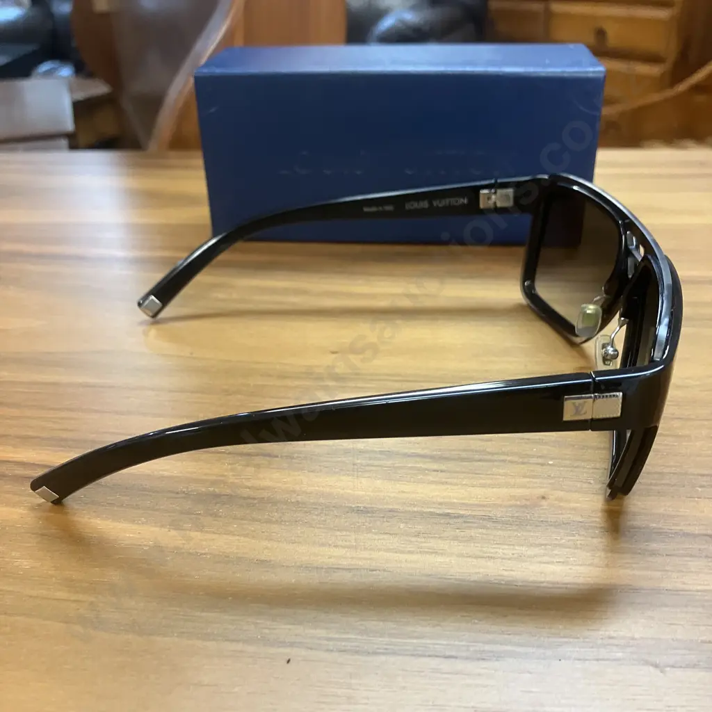 Louis Vuitton Acetate Frame Enigme GM Sunglasses Z0361U Black With Case, Box & Paperwork (93L 58-14 OO 140) Image 1++