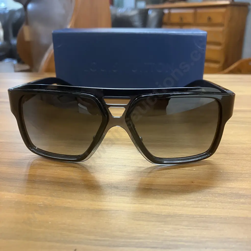 Louis Vuitton Acetate Frame Enigme GM Sunglasses Z0361U Black With Case, Box & Paperwork (93L 58-14 OO 140) Image 1++