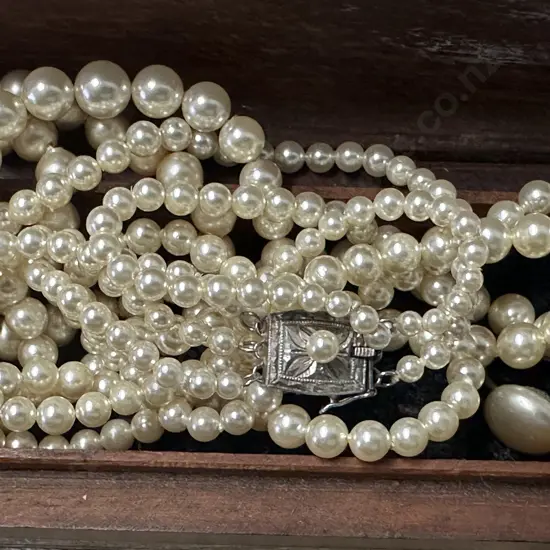 Selection Of Vintage Costume Pearl Necklaces & Earings
