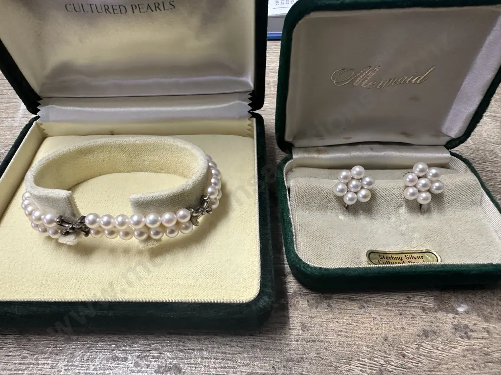 Vintage Sterling Silver Cultured Pearl Bracelet & Screw On Earings Image 1++