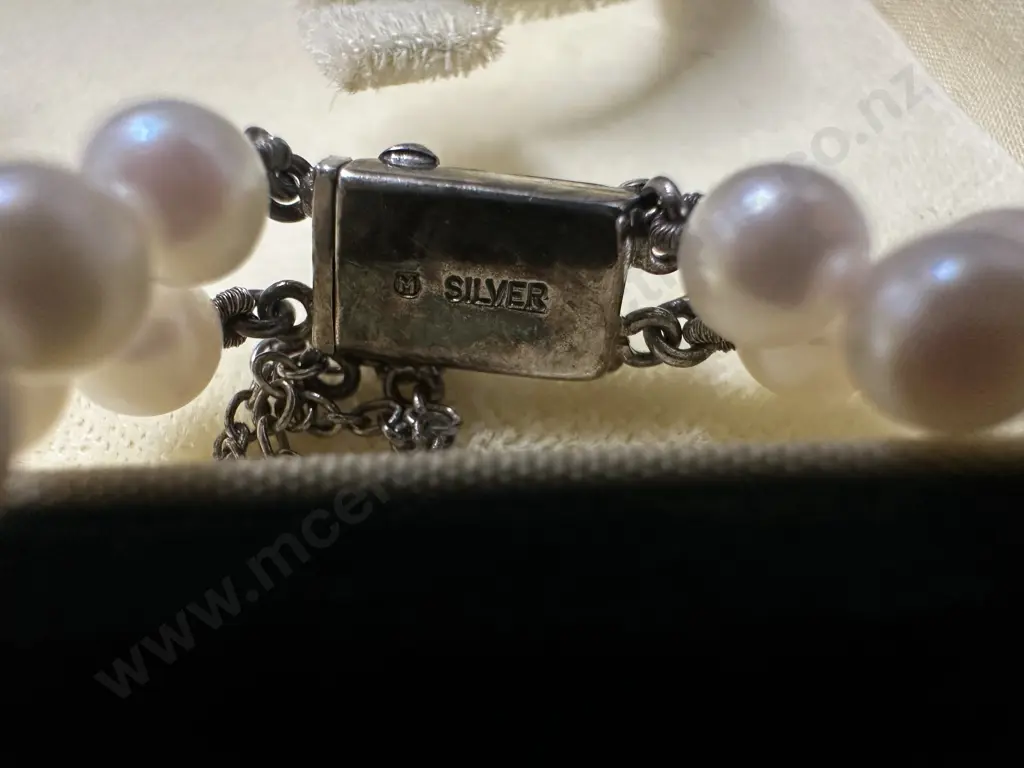Vintage Sterling Silver Cultured Pearl Bracelet & Screw On Earings Image 1++