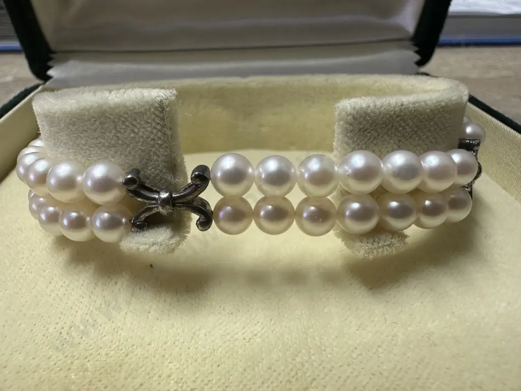 Vintage Sterling Silver Cultured Pearl Bracelet & Screw On Earings Image 1++
