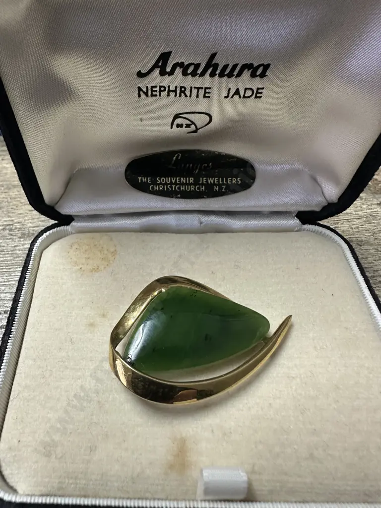 9Ct Gold & Jade Brooch Image 1++