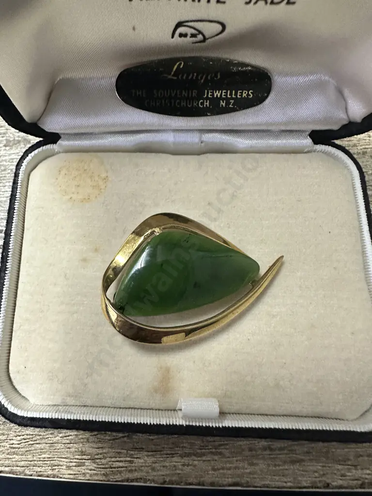 9Ct Gold & Jade Brooch Image 1++