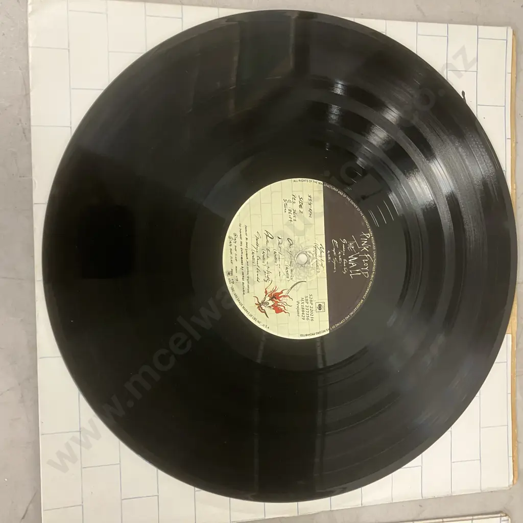 Pink Floyd The Wall 2 x Vinyl LP, Gatefold With Lyrics Sleeves, 1979 Original New Zealand Pressing Image 1++