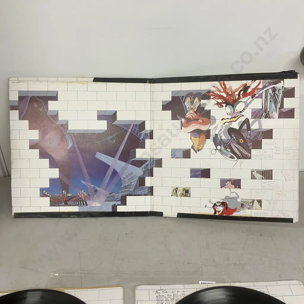 Pink Floyd The Wall 2 x Vinyl LP, Gatefold With Lyrics Sleeves, 1979 Original New Zealand Pressing Image 1++