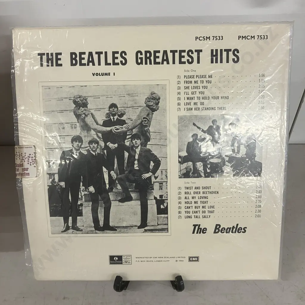 The Beatles 1962/1966 2LP Vinyl Gatefold With Lyric Sleeves PCSP 717 & Greatest Hits PMCM 7533 - New Zealand Pressings Image 1++