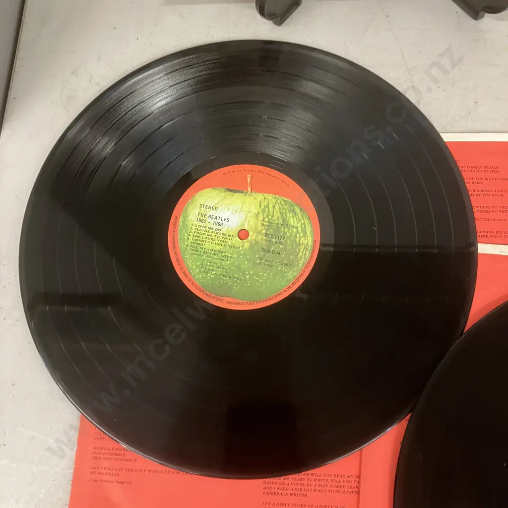 The Beatles 1962/1966 2LP Vinyl Gatefold With Lyric Sleeves PCSP 717 & Greatest Hits PMCM 7533 - New Zealand Pressings Image 1++