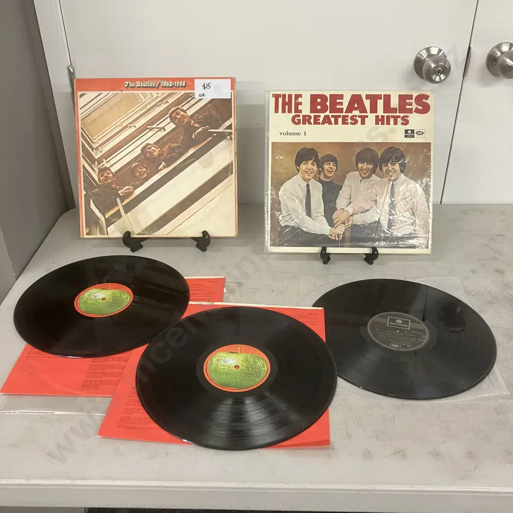 The Beatles 1962/1966 2LP Vinyl Gatefold With Lyric Sleeves PCSP 717 & Greatest Hits PMCM 7533 - New Zealand Pressings Image 1++